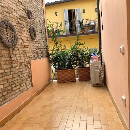 Elegante Appartamento In Centro A Cesena Exterior photo