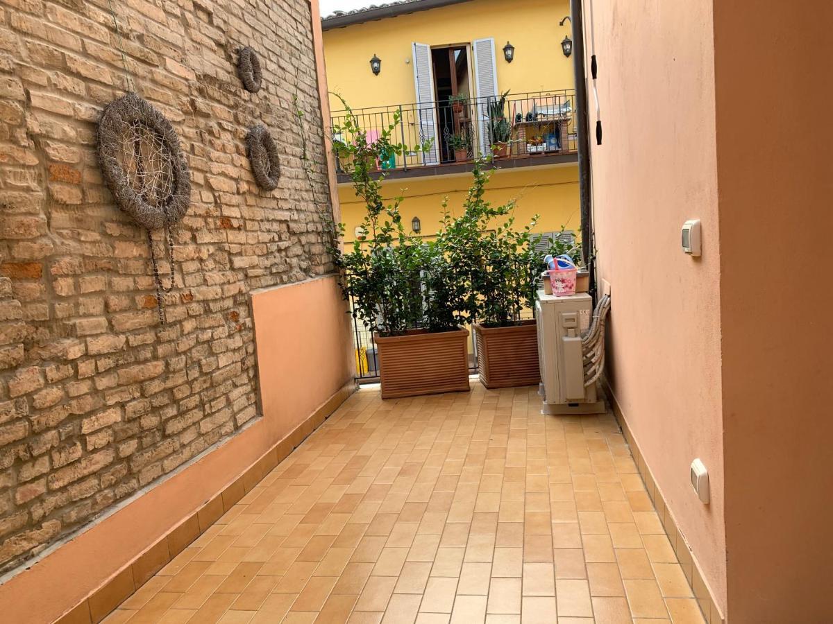 Elegante Appartamento In Centro A Cesena Exterior photo